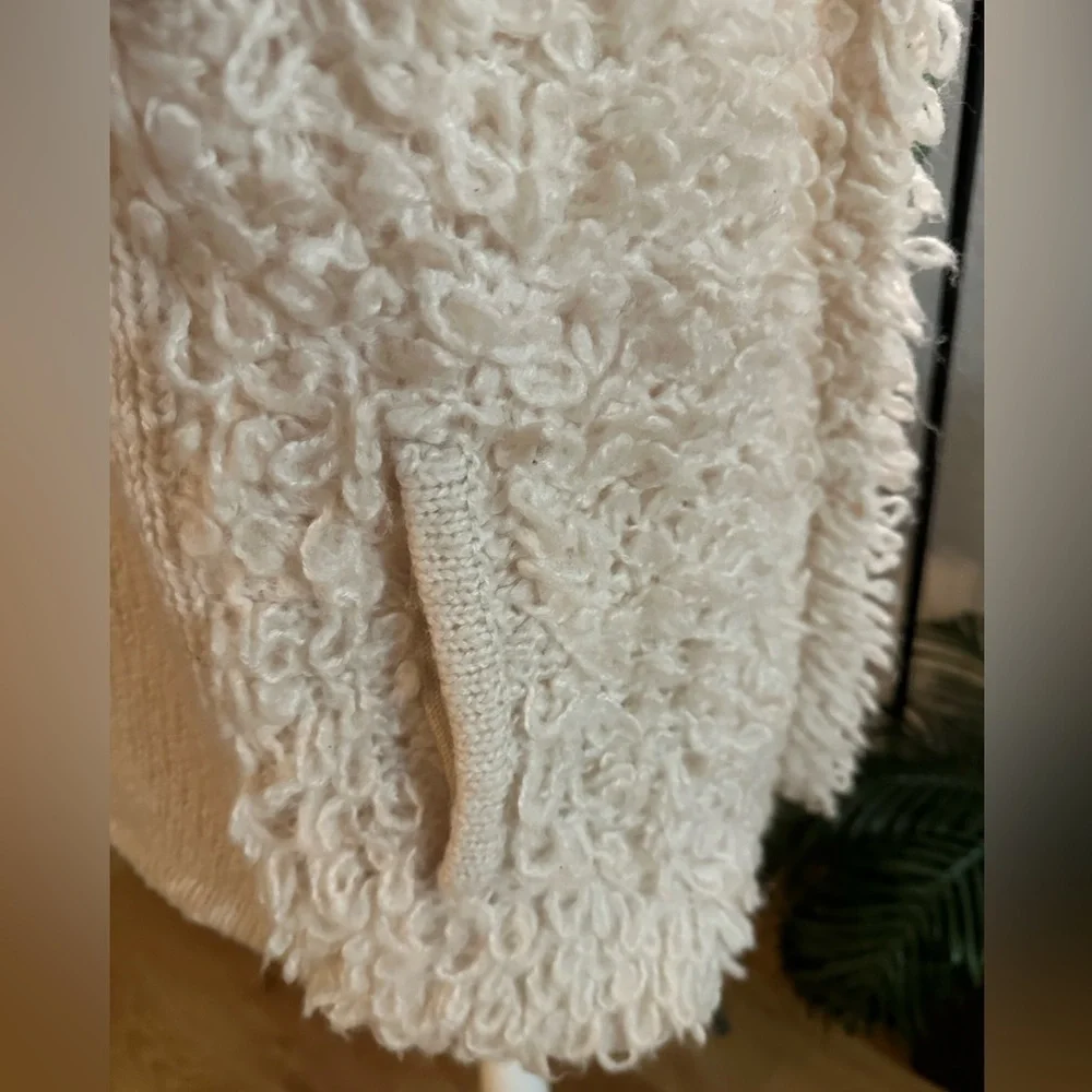 Mossimo cream knit vest size M